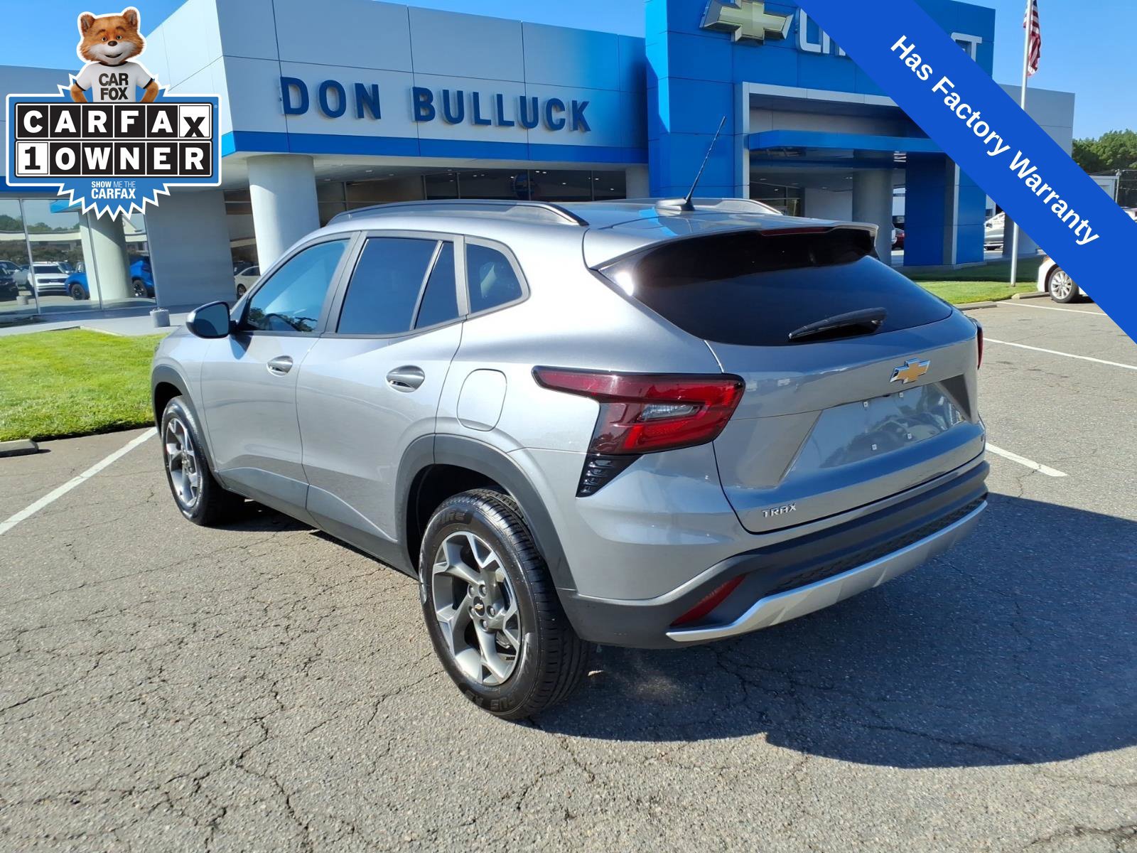 Used 2025 Chevrolet Trax LT FWD image 3