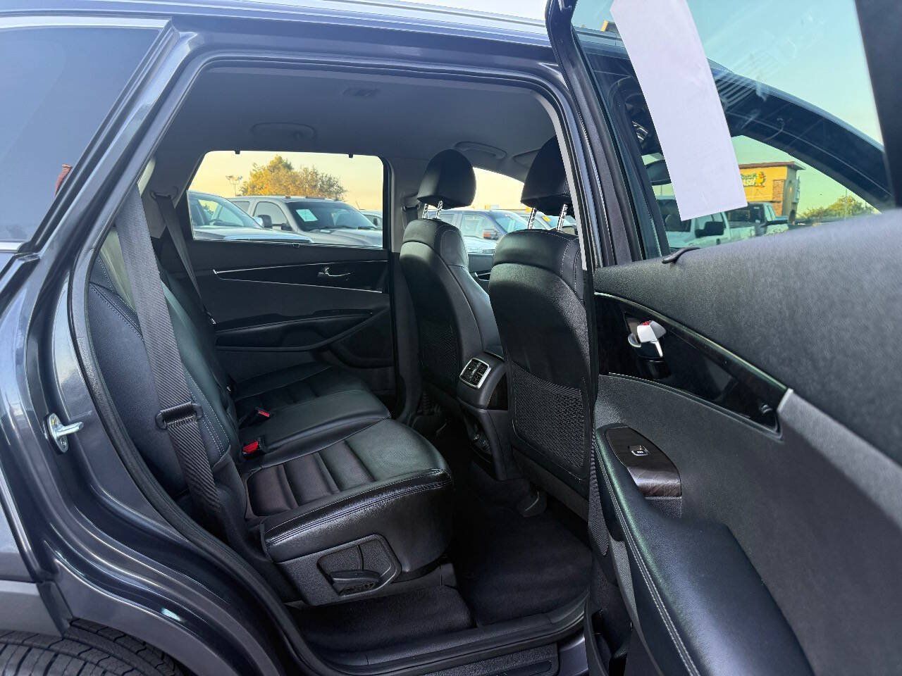 Used 2018 Kia Sorento EX FWD image 12