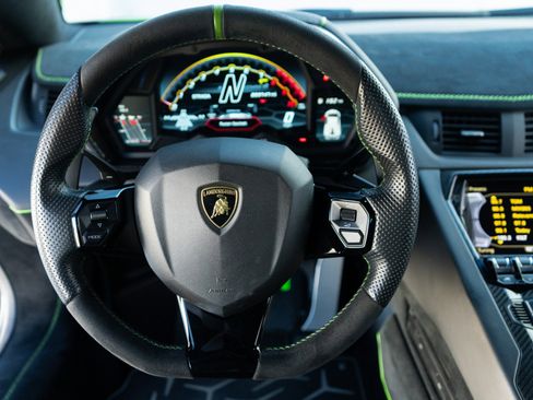 Used 2019 Lamborghini Aventador SVJ image 10