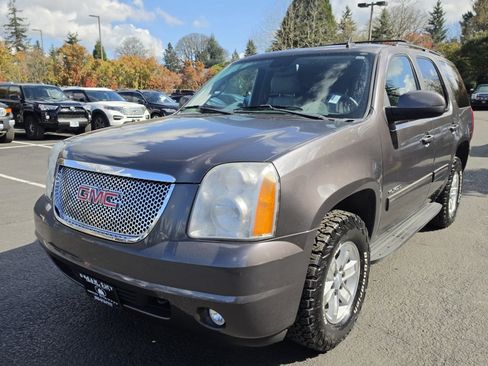 Used 2010 GMC Yukon SLT w/ SLT-2 Equipment Package AWD/4WD image 5