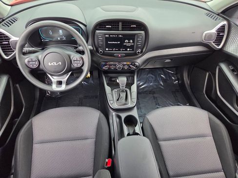Used 2025 Kia Soul LX w/ LX Technology Package image 9