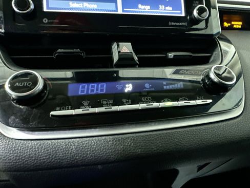 Used 2021 Toyota Corolla LE image 20