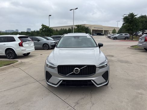 Certified 2025 Volvo XC60 B5 Core image 2