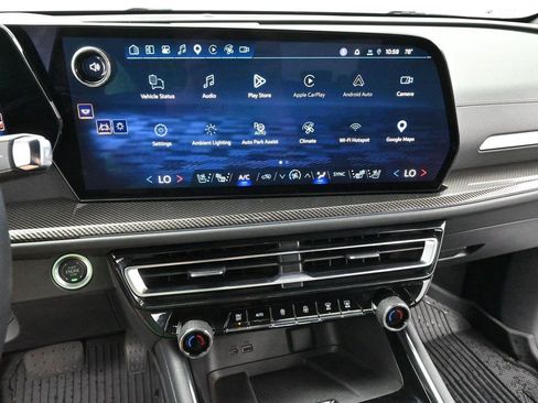 Used 2025 Chevrolet Traverse High Country FWD image 23