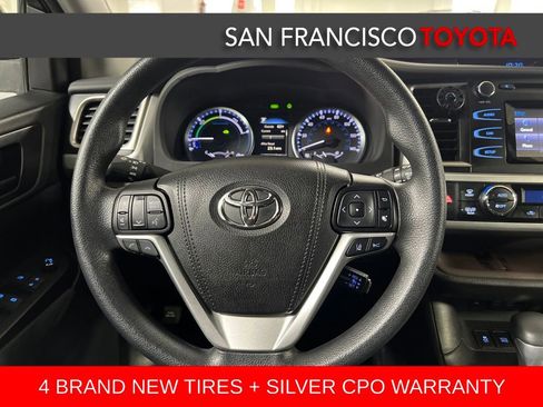 Certified 2017 Toyota Highlander LE image 33