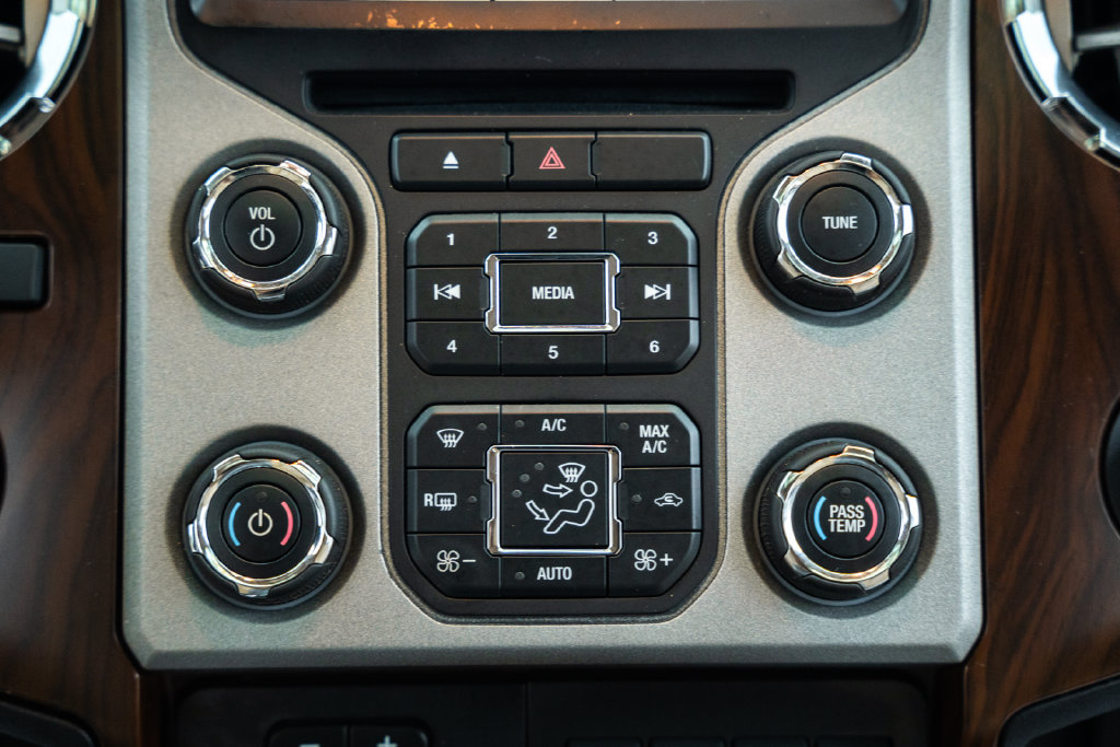 Used 2013 Ford F250 Lariat w/ Lariat Ultimate Pkg AWD/4WD image 26