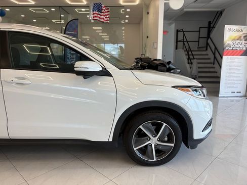 Used 2022 Honda HR-V EX image 9