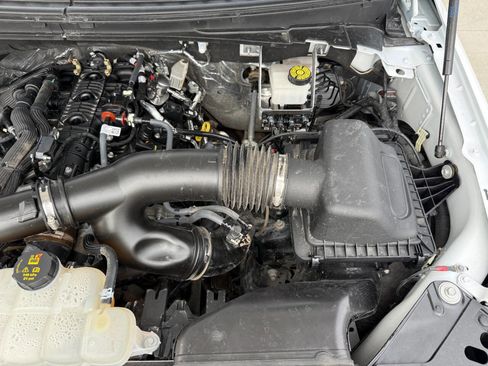 Used 2024 Ford Expedition XLT image 12