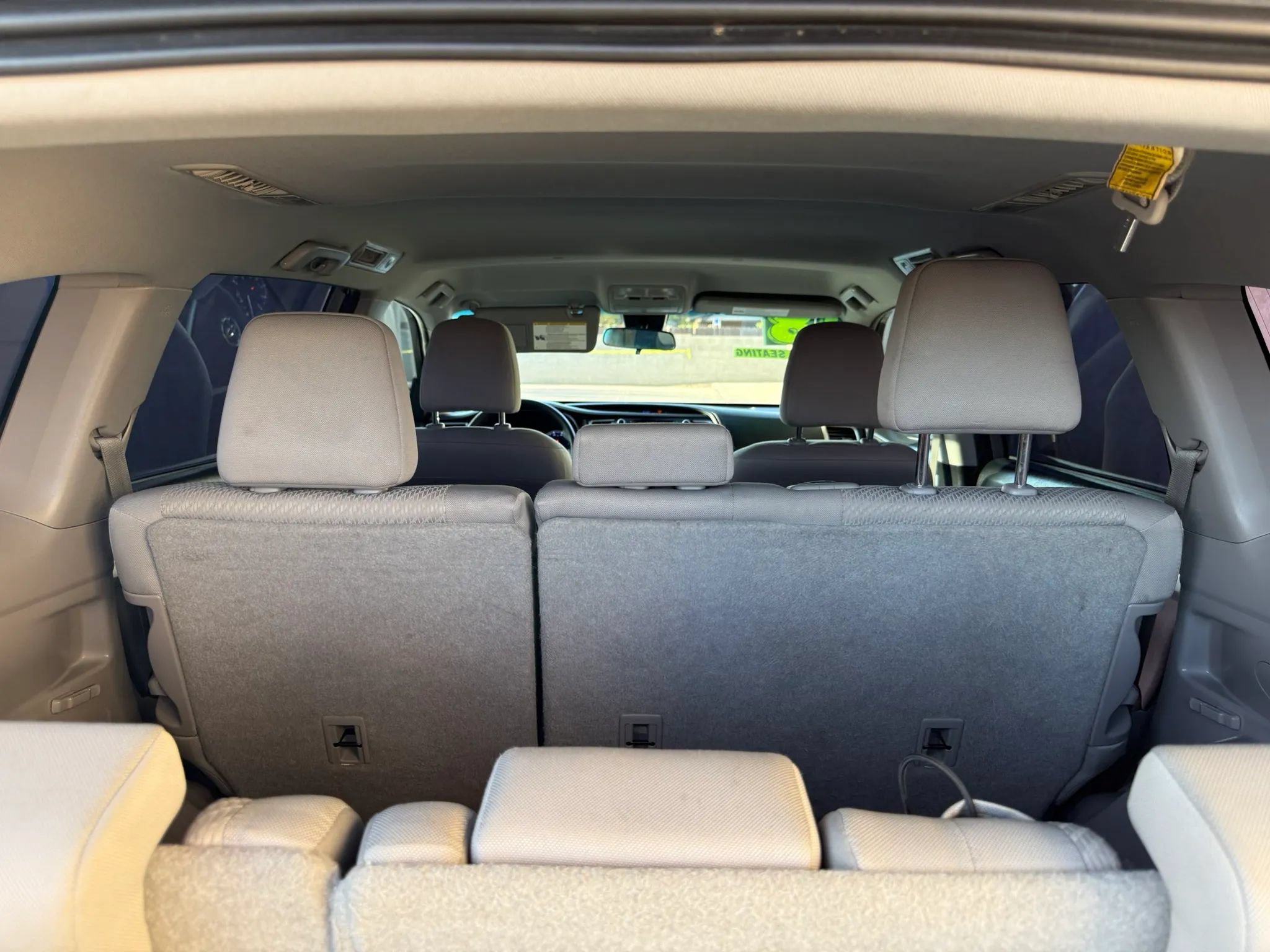 Used 2018 Toyota Highlander LE w/ Carpet Mat Package (TMS) AWD/4WD image 10