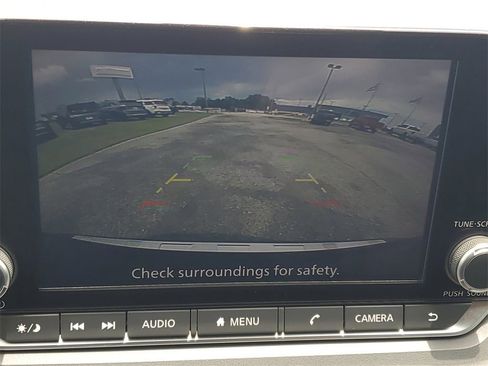 Used 2023 Nissan Rogue SV image 17