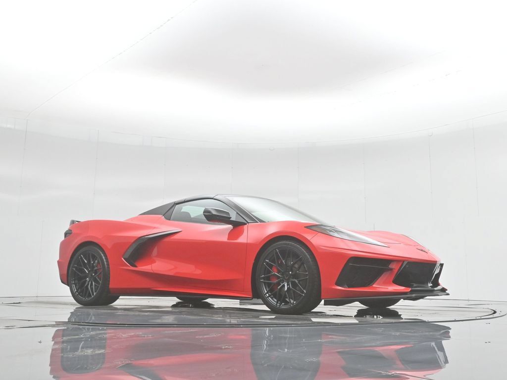 Used 2021 Chevrolet Corvette Stingray Premium Conv w/ Z51 Performance Package RWD image 3