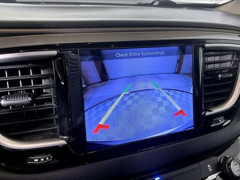 Used 2017 Chrysler Pacifica Touring Plus w/ Tire & Wheel Group FWD image 17