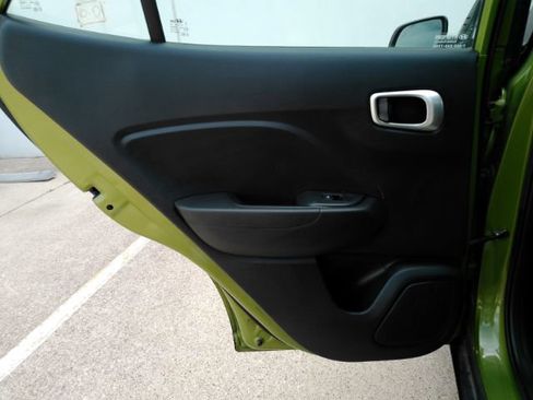 Used 2022 Hyundai Venue SEL FWD image 14