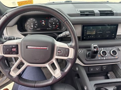 Used 2024 Land Rover Defender 110 S image 19
