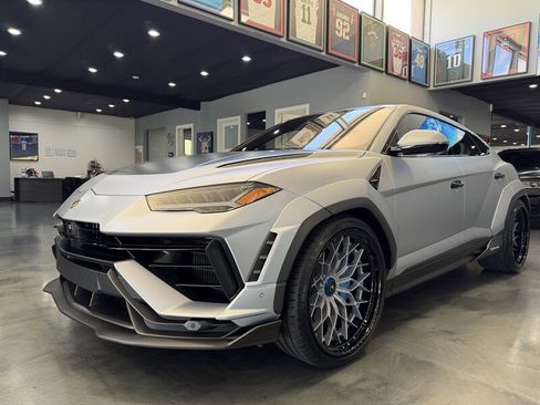 Used 2024 Lamborghini Urus Performante image 1