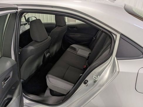 Used 2025 Toyota Corolla LE image 9