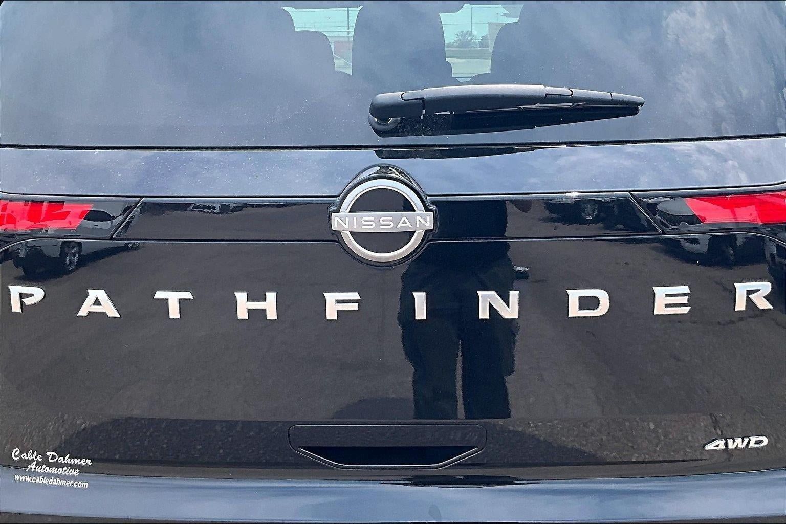 Used 2025 Nissan Pathfinder S AWD/4WD image 32