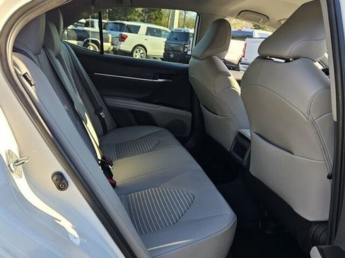 Used 2022 Toyota Camry SE image 16