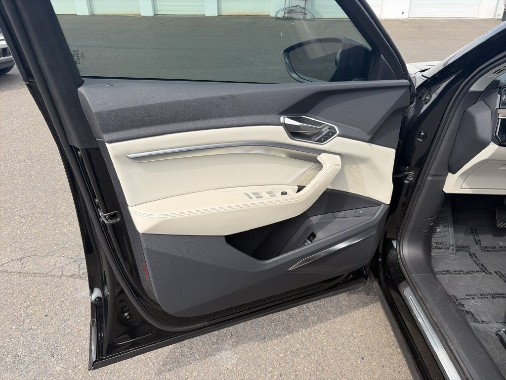 Used 2024 Audi Q8 e-tron Premium Plus w/ Prestige Package AWD/4WD image 17