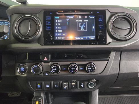 Used 2018 Toyota Tacoma TRD Off-Road w/ Technology Package AWD/4WD image 24