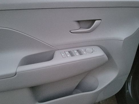 Used 2026 Hyundai Kona SE FWD image 14