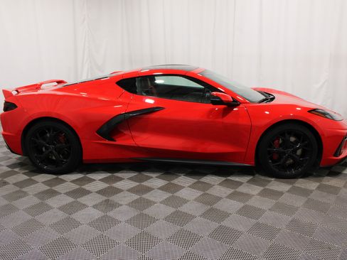 Used 2021 Chevrolet Corvette Stingray Premium Cpe w/ Z51 Performance Package RWD image 31
