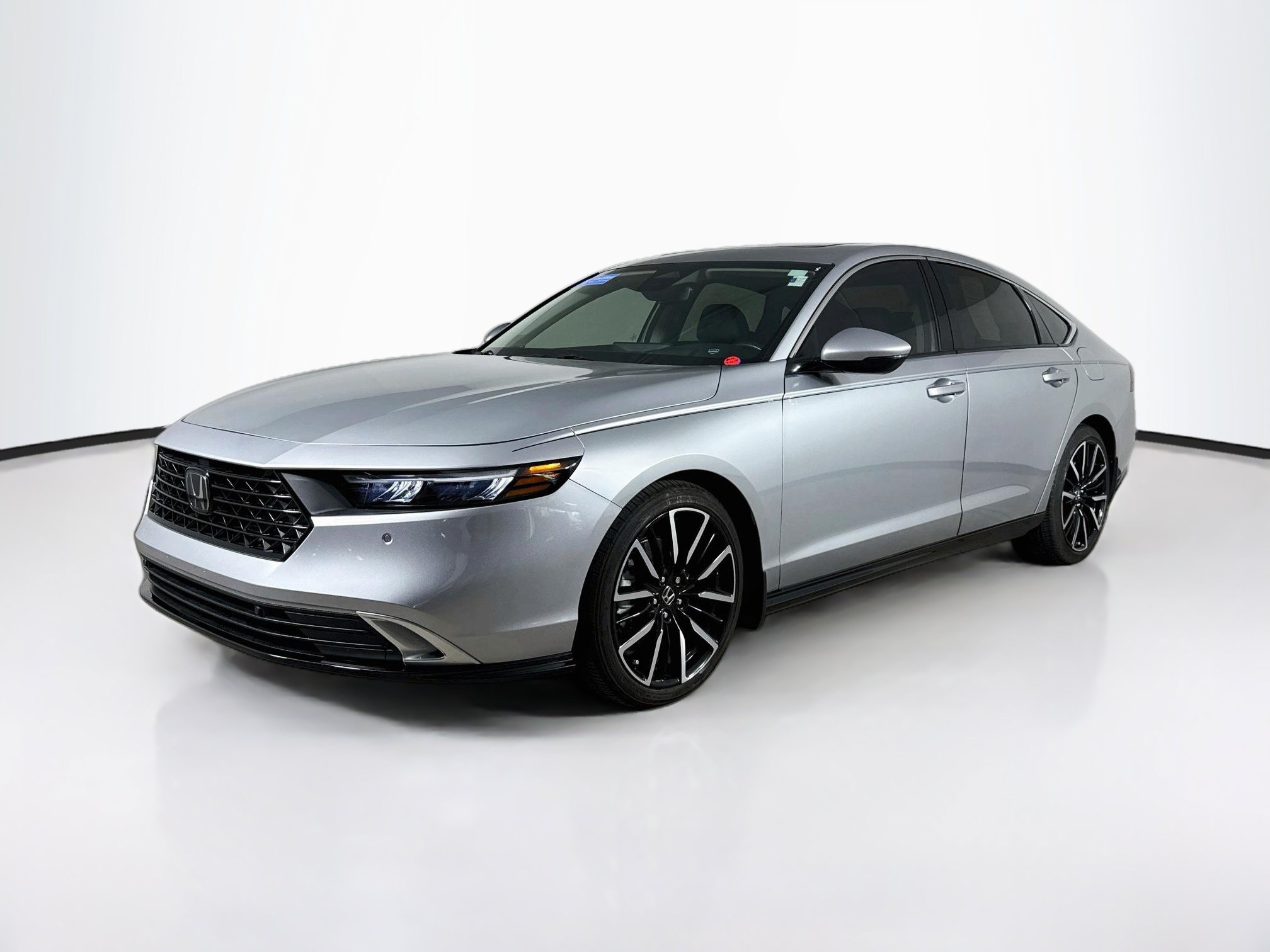 Used 2024 Honda Accord Touring image 4