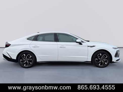 Used 2025 Hyundai Sonata SEL FWD image 2