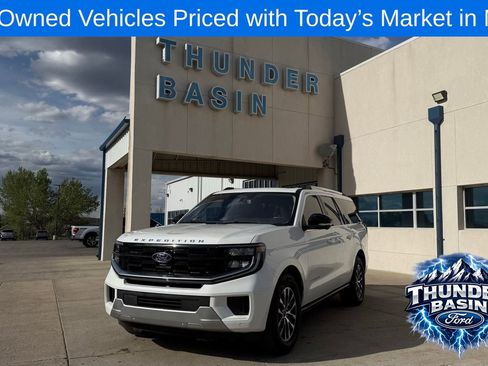 Used 2025 Ford Expedition Max Platinum AWD/4WD image 1