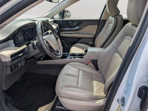 Used 2022 Lincoln Corsair AWD w/ Premium Package image 17