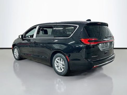 New 2026 Chrysler Pacifica Select image 8