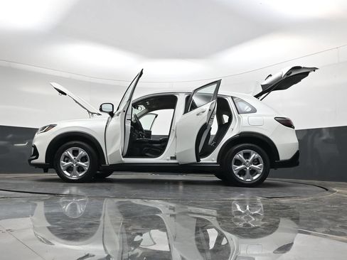 Used 2023 Honda HR-V LX image 41