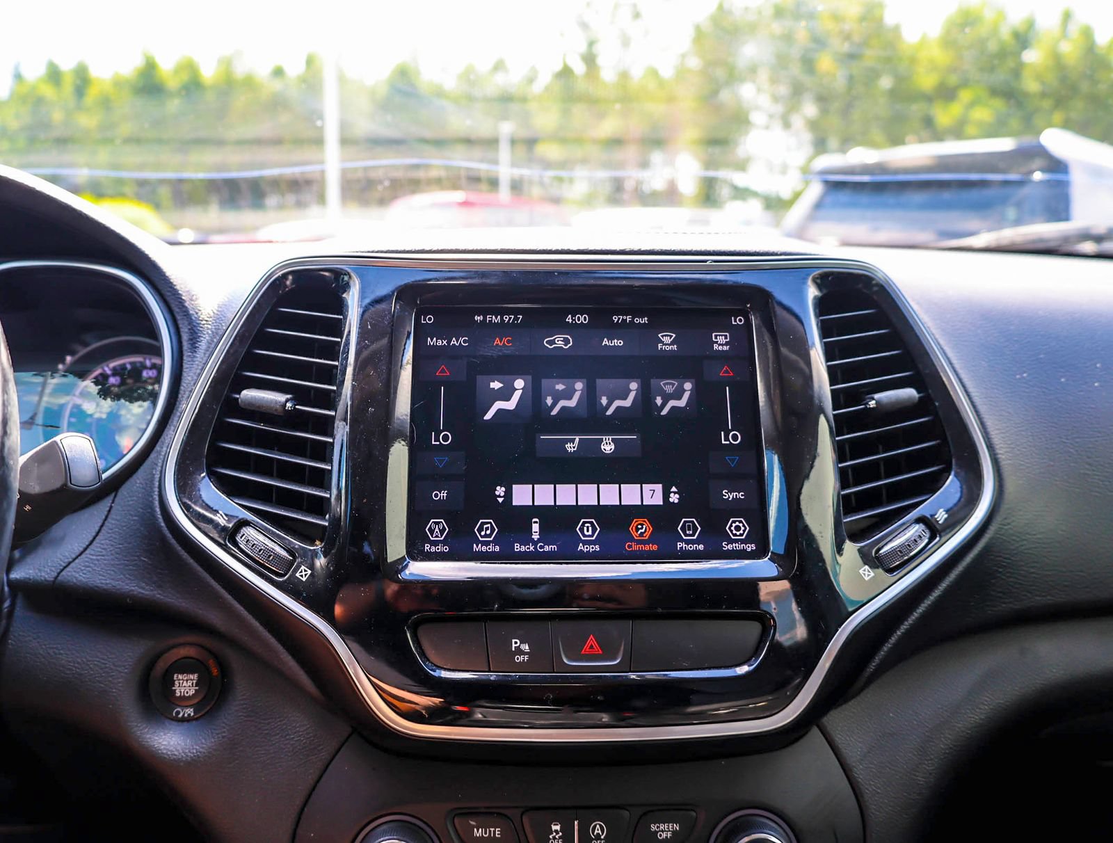 Used 2019 Jeep Cherokee Limited AWD/4WD image 14