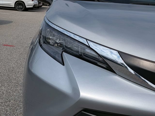 Used 2024 Toyota Sienna XLE FWD image 11
