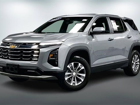 Used 2025 Chevrolet Equinox LT image 3