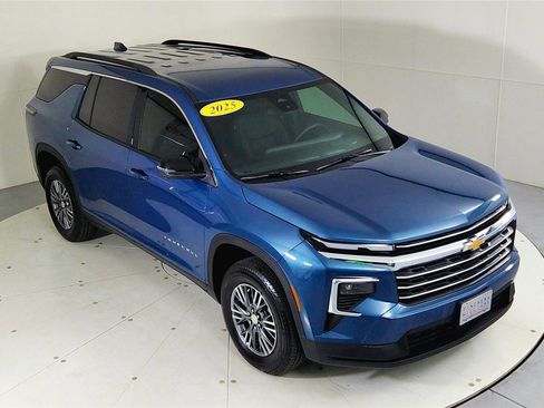 Used 2025 Chevrolet Traverse LT w/ Driver Confidence Package image 13