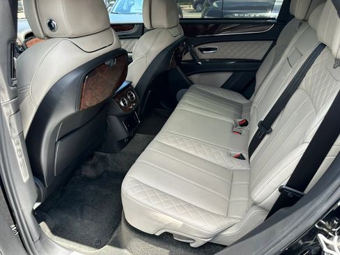Used 2017 Bentley Bentayga AWD/4WD image 23