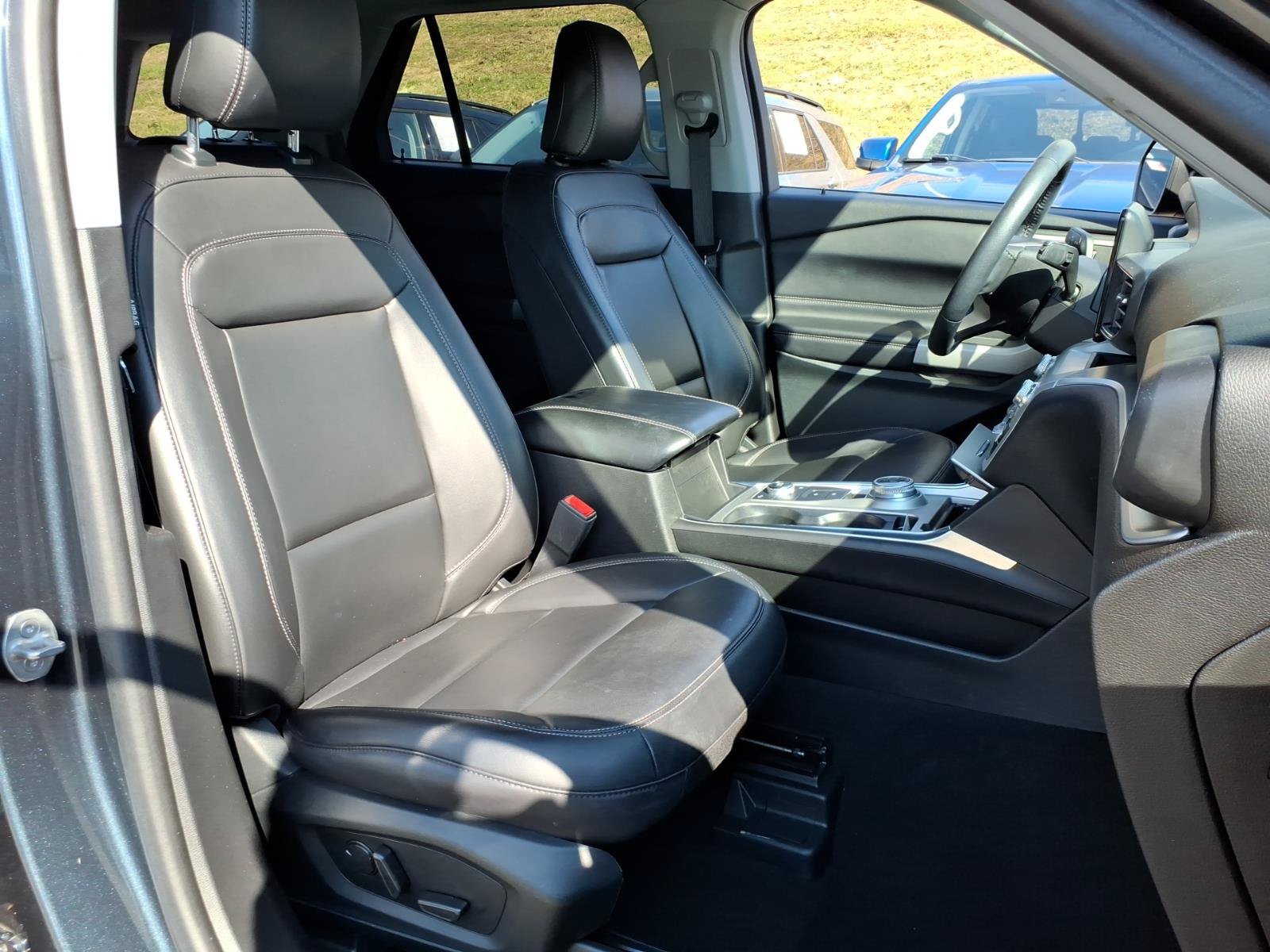 Used 2023 Ford Explorer XLT w/ Equipment Group 202A AWD/4WD image 8