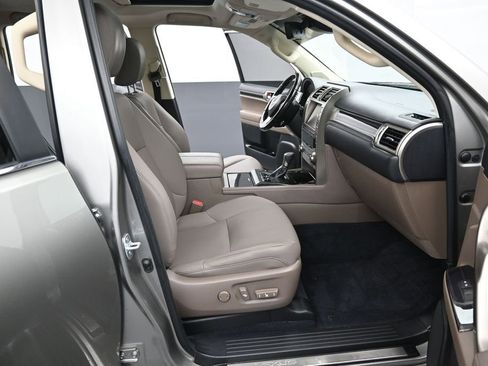 Used 2021 Lexus GX 460 Premium w/ Accessory Package AWD/4WD image 41