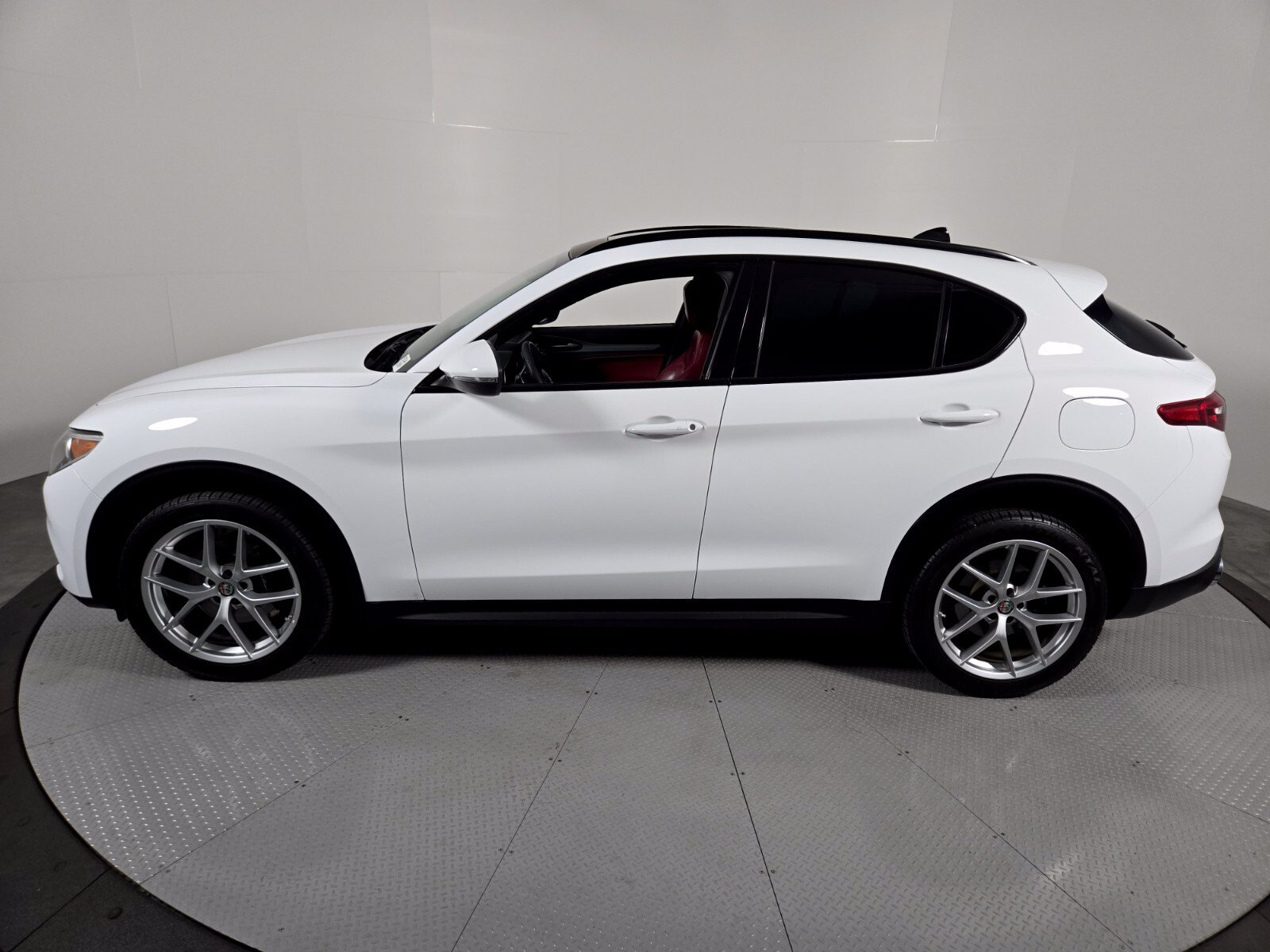 Used 2018 Alfa Romeo Stelvio Ti Sport AWD/4WD image 32