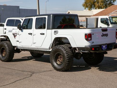 Used 2021 Jeep Gladiator Willys image 7