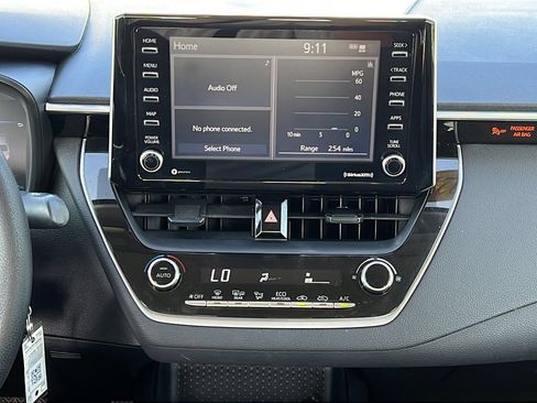 Used 2021 Toyota Corolla LE FWD image 13