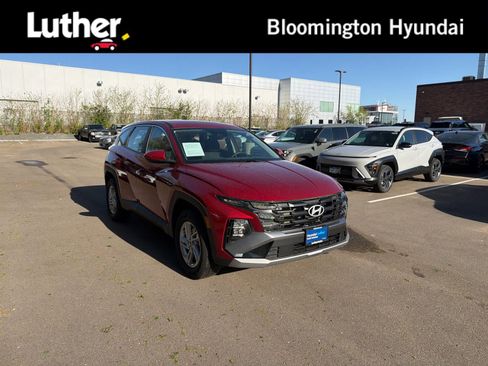 Certified 2025 Hyundai Tucson SE AWD/4WD image 1