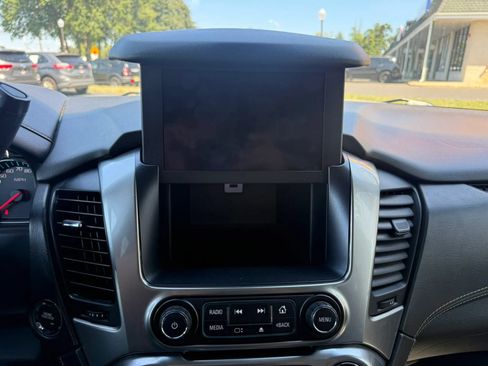 Used 2020 Chevrolet Suburban LT w/ Luxury Package AWD/4WD image 28