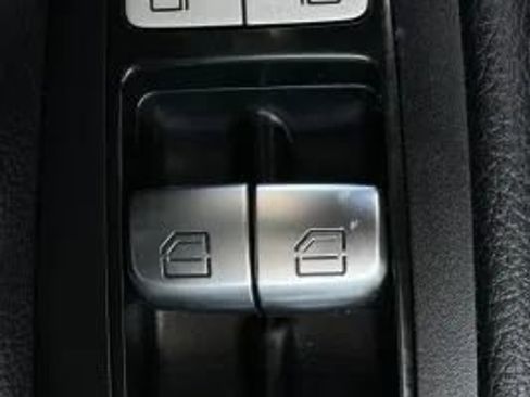 Used 2018 Mercedes-Benz GLC 300 4MATIC image 44