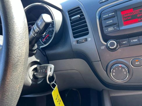 Used 2018 Kia Forte LX image 12