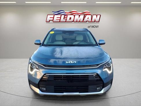 Used 2024 Kia Niro EX Touring FWD image 9