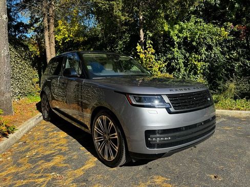 New 2025 Land Rover Range Rover SE image 3