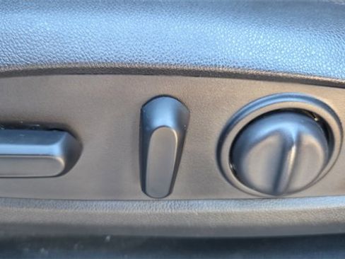 Used 2021 Chevrolet Traverse Premier image 38