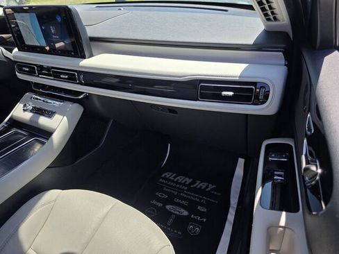 Used 2025 Lincoln Aviator Reserve w/ Illumination Package image 16